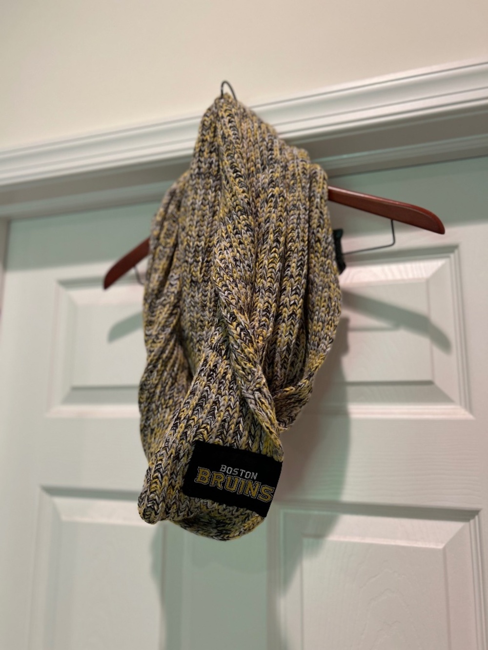 NFL Boston Bruins Women's Chunky Infinity Scarf Hockey Winter Sports Athletic